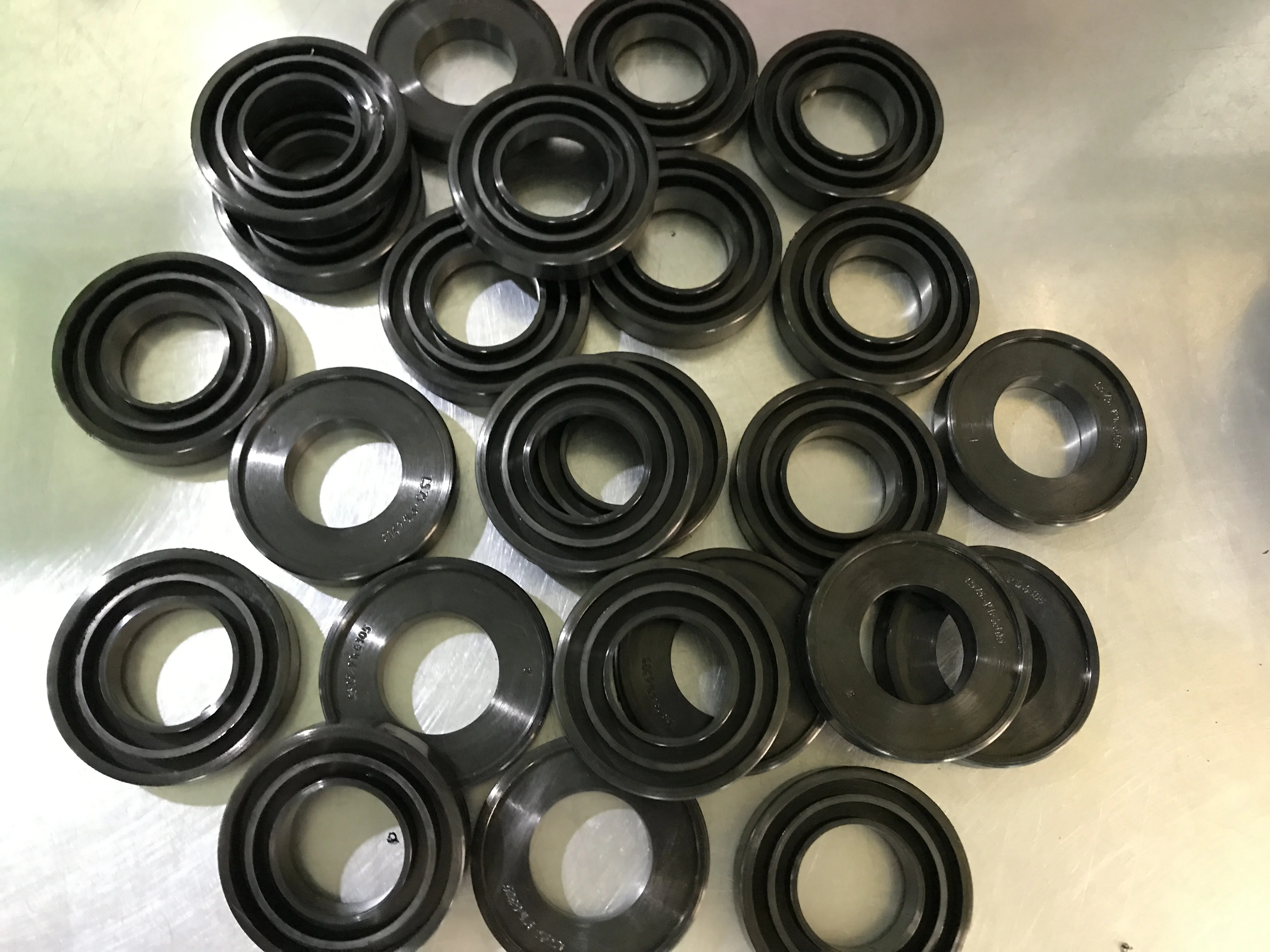  Резиновые запасные части/техническая резина/резиновые изделия на заказ автомобильные части резиновые детали