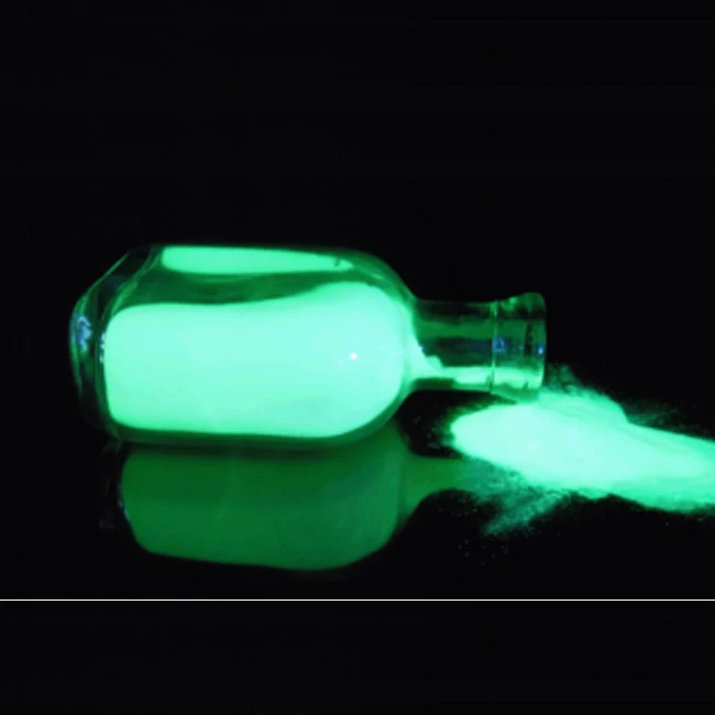 Светящаяся пудра добавлена в смолу, чтобы Смола светилась в темноте