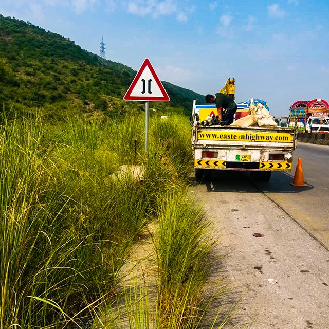 Reflective Circle Regulatory Warning Traffic Safety Signs Aluminum Metal Galvanized Sheet Road Safety Custom