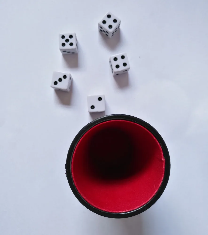 New Customized design have available in games dice cup with box for games