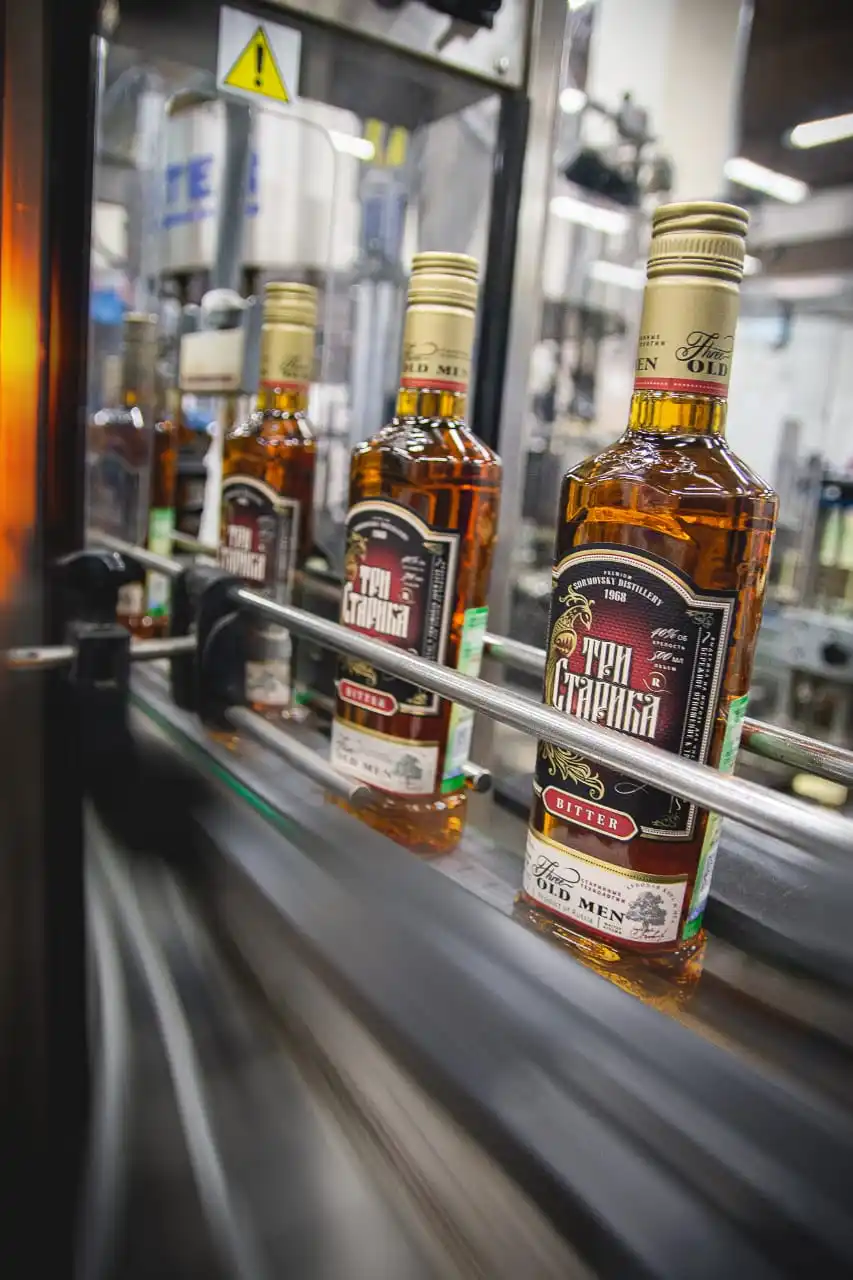 Натуральная горькая водка «Три пожилых человека» abv40%