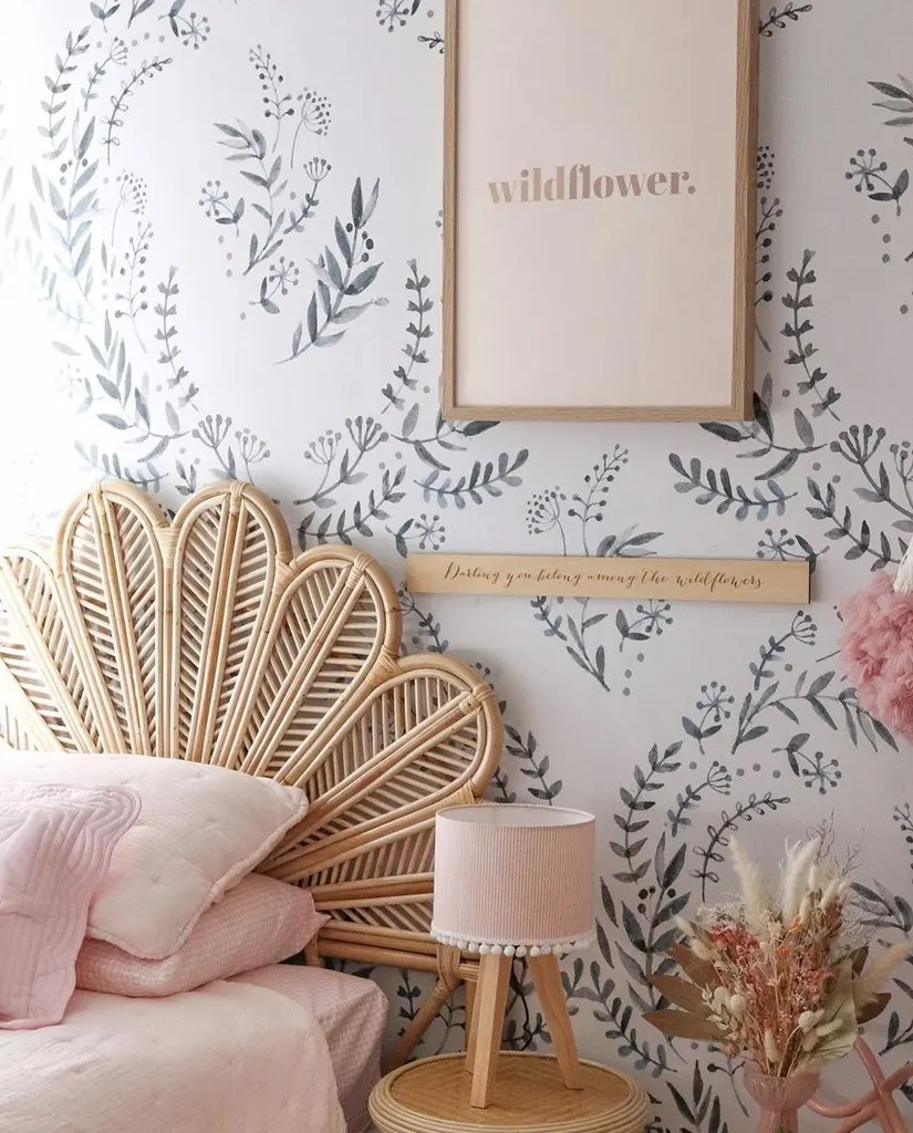 Винтажный ротанговый изголовье из павлина сделанное во Вьетнаме ротанга с цветами