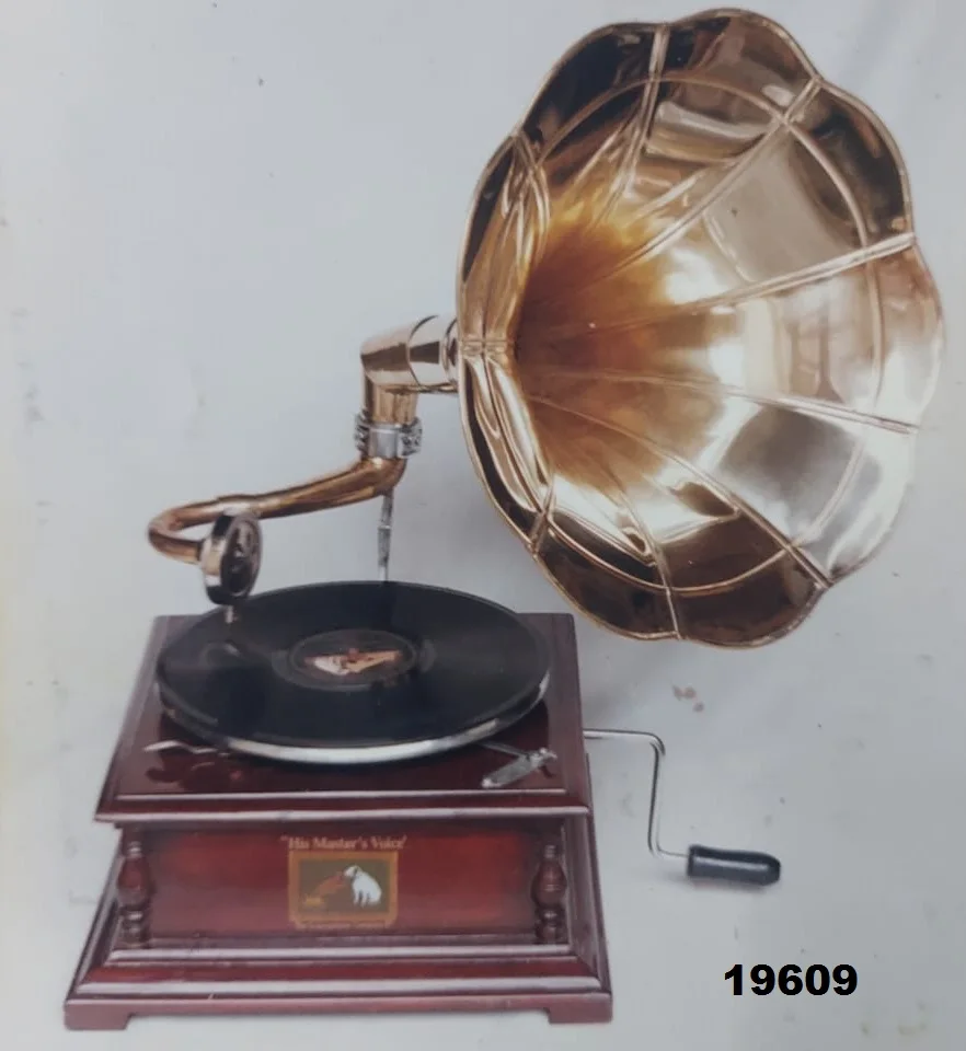 Square Shape Classic Wood Gramophone