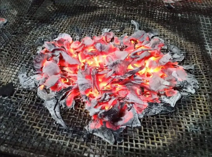  Лучшее качество натуральный уголь из кокосовой оболочки для кальяна с опилками 7600J
