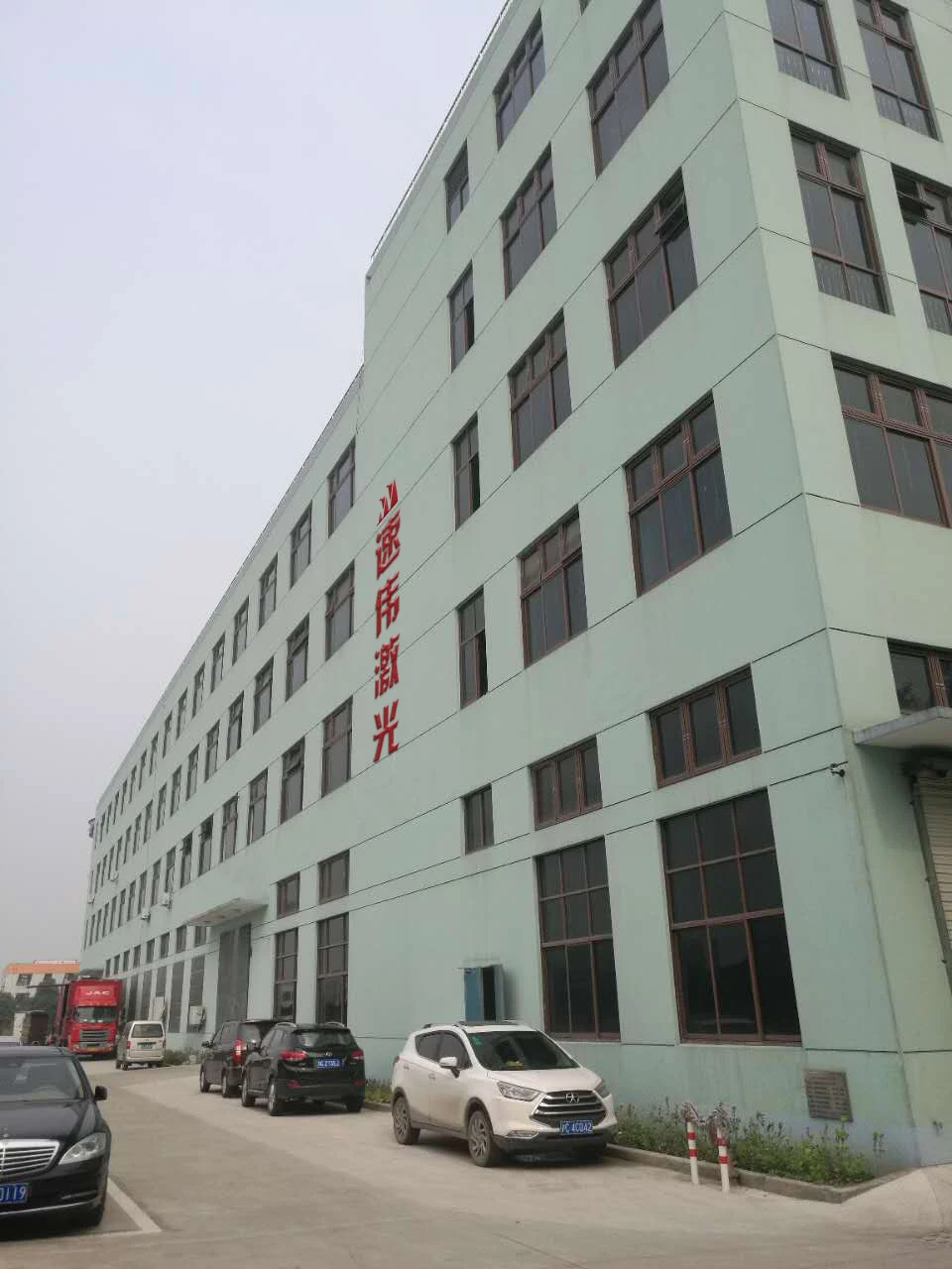 Visual edge seeking panoramic positioning co2 laser cutting machine for digital printing industry