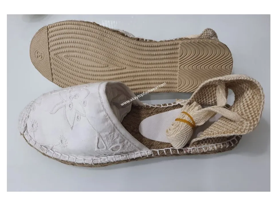 2022 New Arrival Espadrille with Chicken Embroidery Fabric in Customized Color Customized Size Espadrille for Women