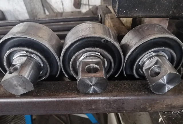 TORQUE ROD BUSH 55542-Z2005 Solid (big shaft) for all kind of truck with Pre-stressed Rubber 500pcs