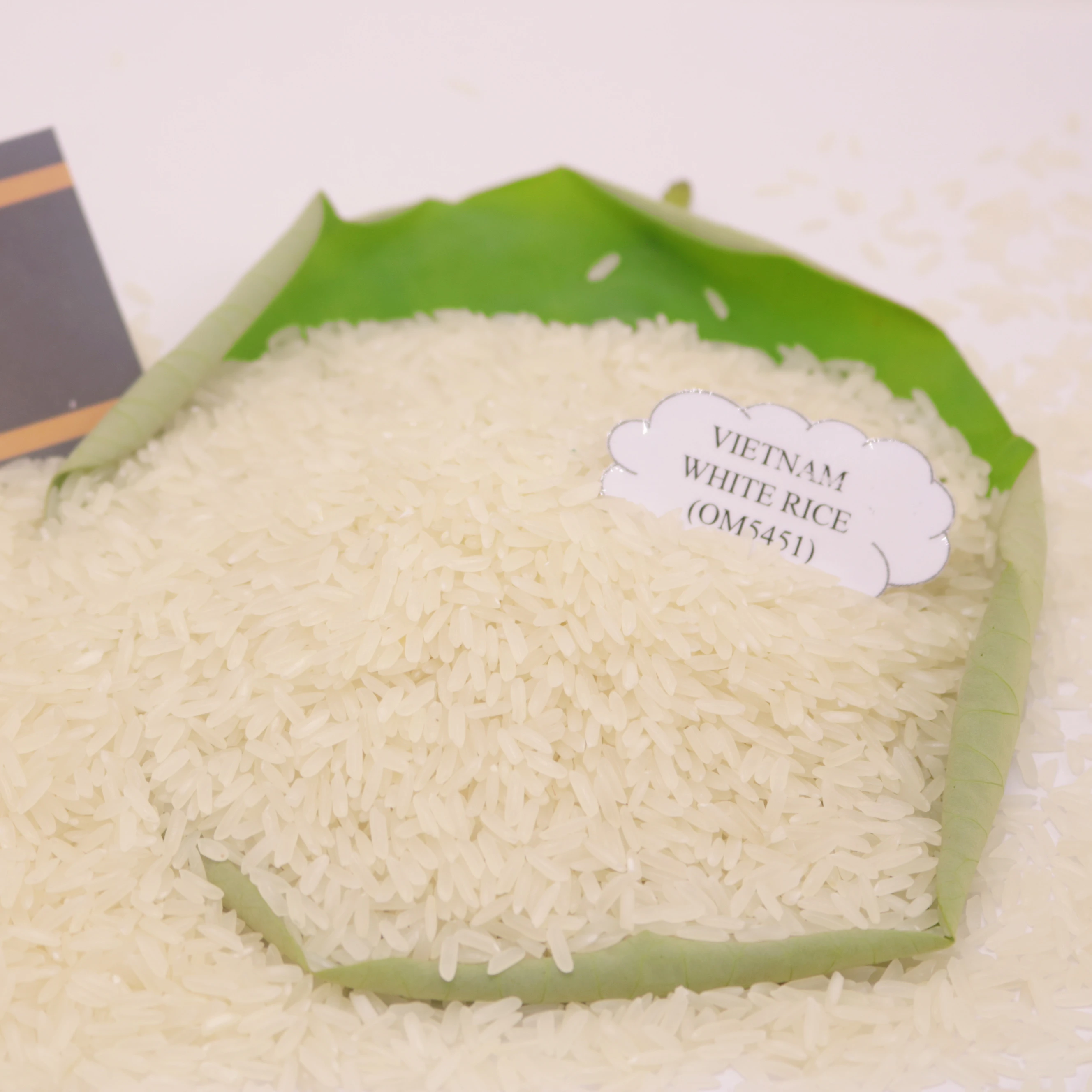 
 Лидер продаж, вьетнамский белый рис с длинным зерном, 5% сломанный рис Louis rice (OM5451)  