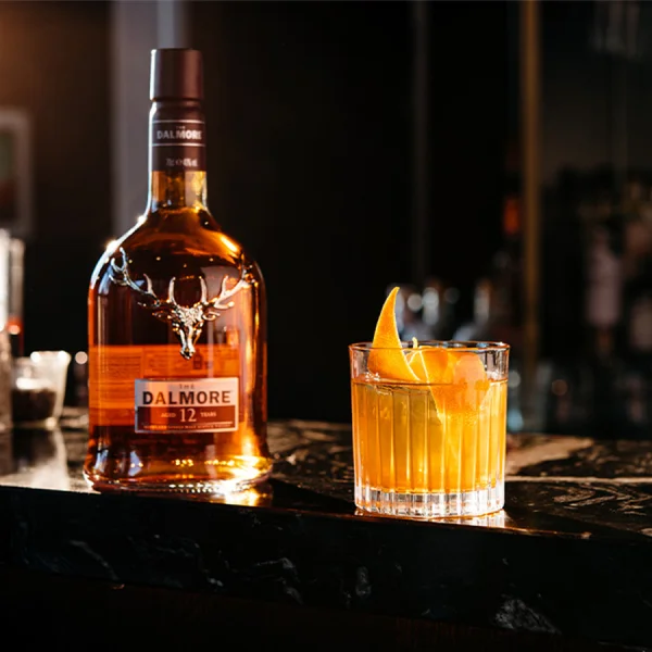 Виски в маленькой бутылке 12 лет, 700 мл, виски из односолодового солода с 40% спиртовыми апельсинами, отметки средней отделки, солодовое масло