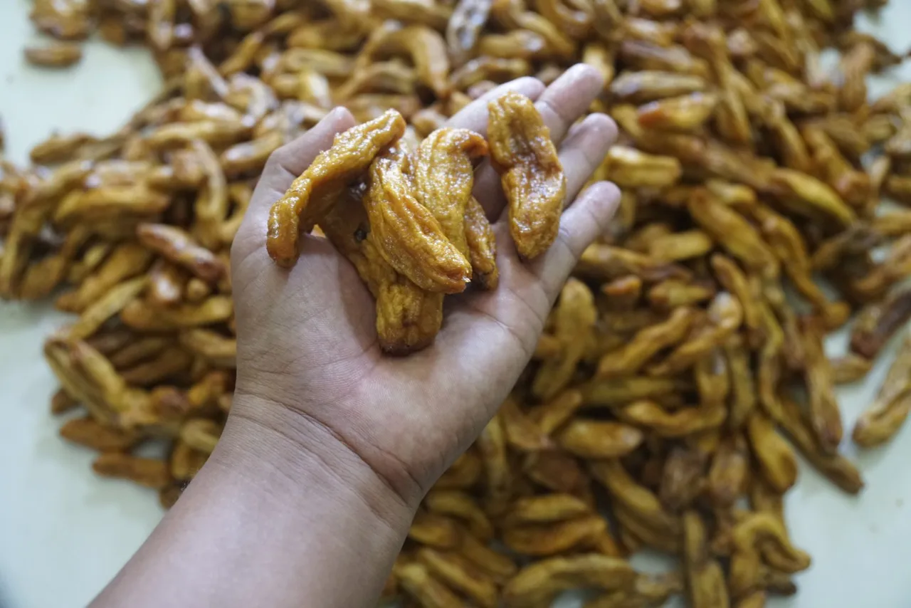 Newest Style Type Fruit Chips Max Dragon Organic Banana Fruit With Dried Process Soft Sweet Dried Banana With High Quality