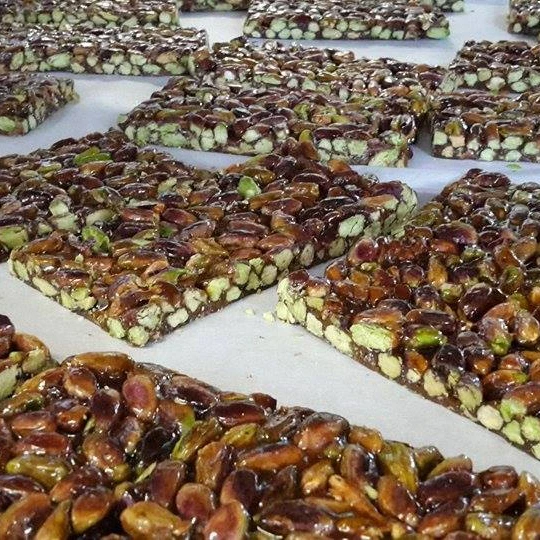 Сладкая вкусная фисташевая нуга 100 г идеально подходит для закуски или в конце еды сопровождении сладкого десертного