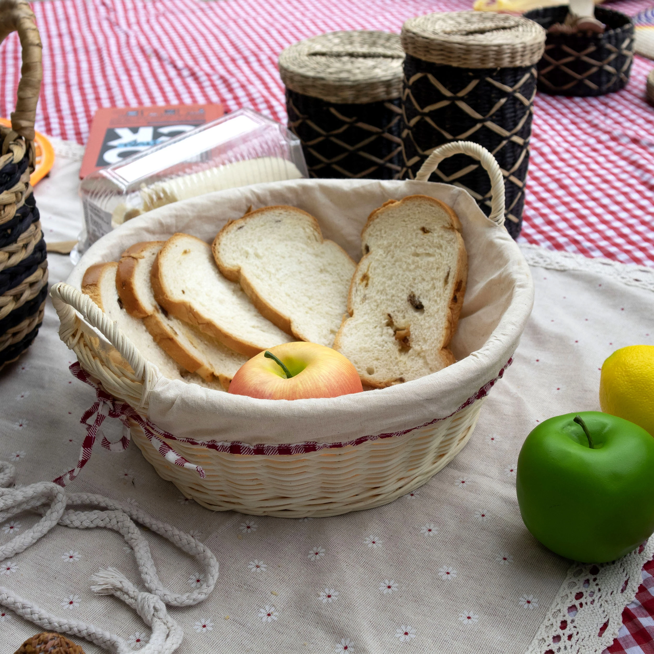 Made in Vietnam Private Label Woven A Basket of Willow Small Oval Bread Wicker Basket Pp Plastic Rattan Woven Bread Basket
