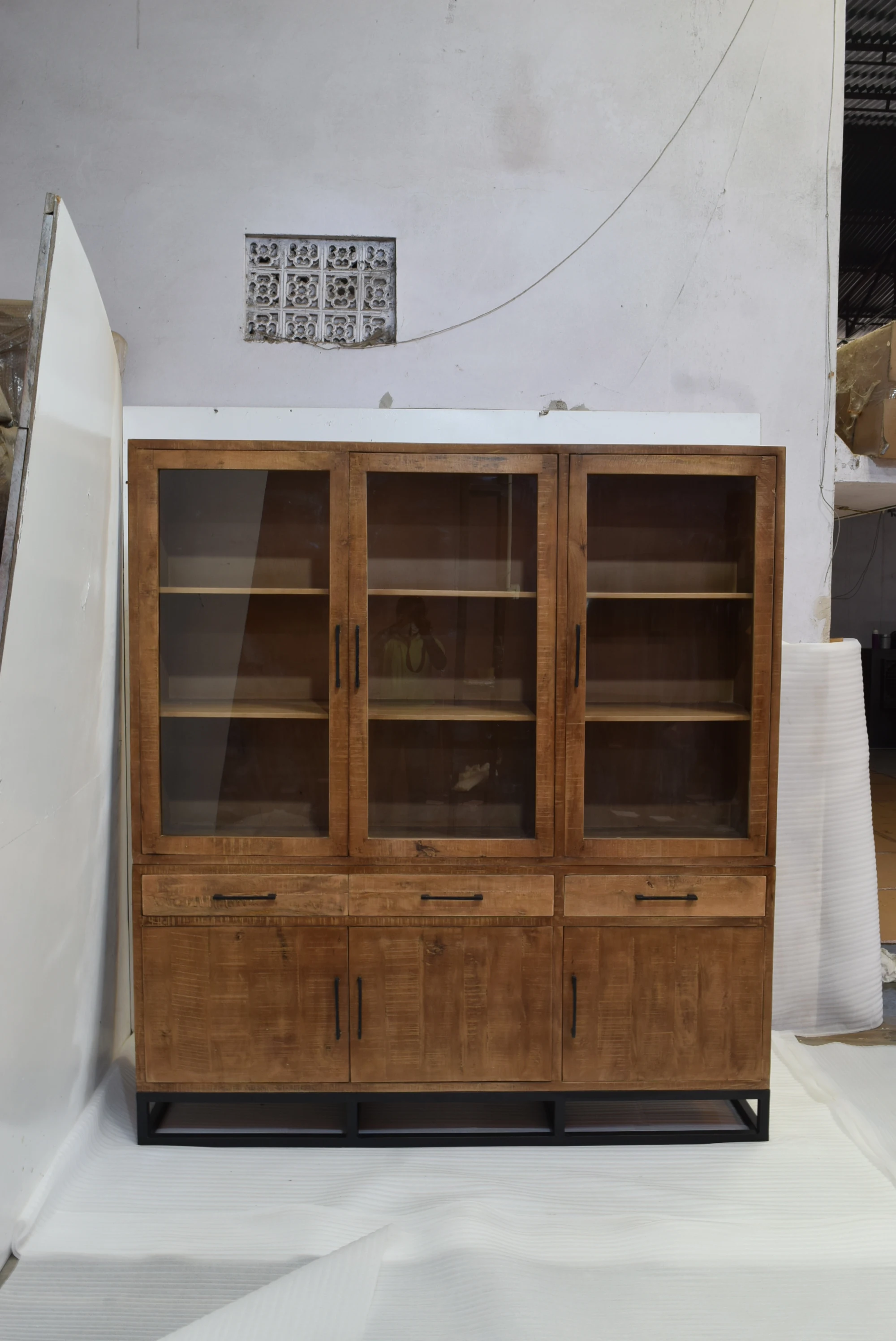 Latest Design Solid Wood Iron Base and Glass Panel Living Room Cabinet Furniture with Drawers and Doors Storage Cabinet