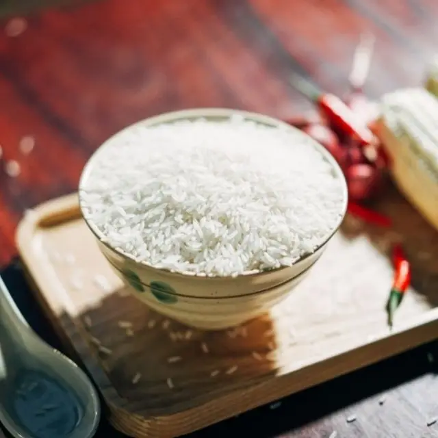 Vietnam Long Grain White Rice Wholesale Price - Delicious OM 5451 Rice 5% Broken