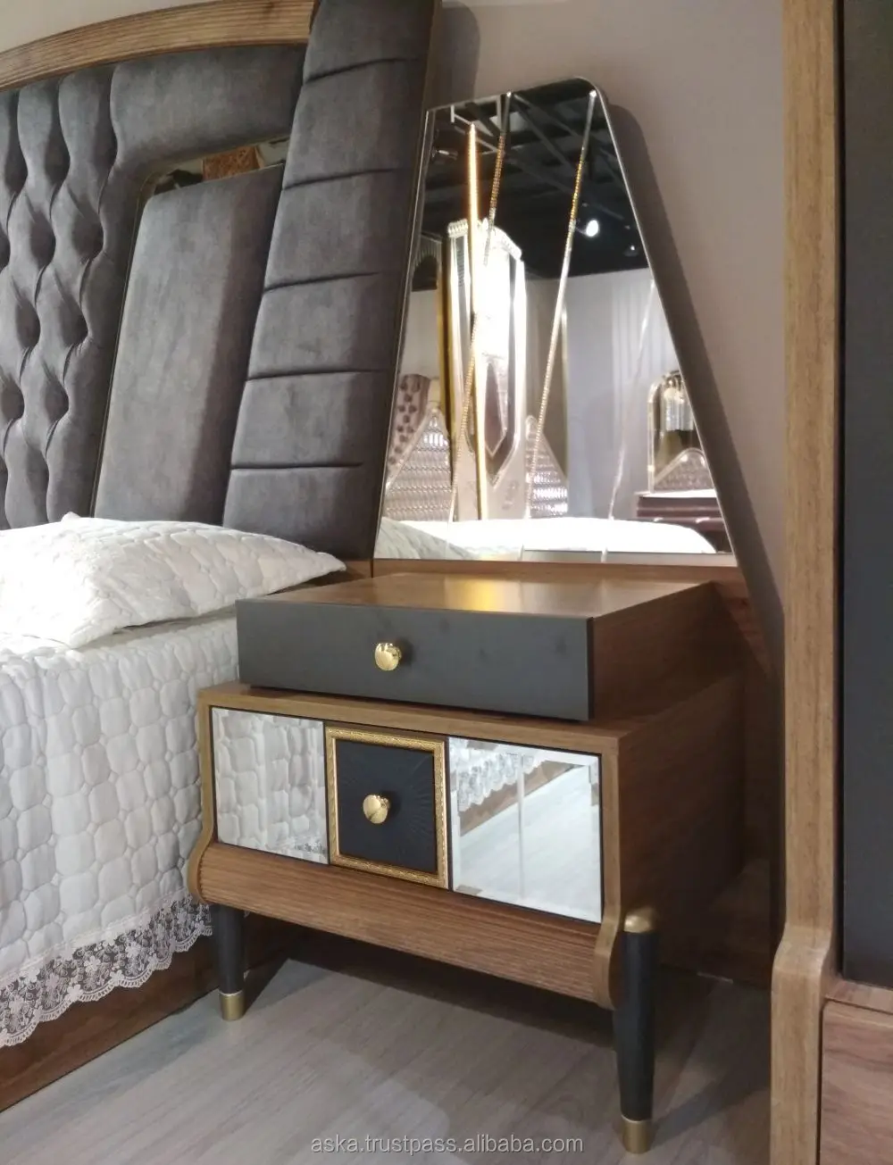 
Modern Efes Bedroom Set Mirror Cabinet YT-103 Couple Mirror Surface 