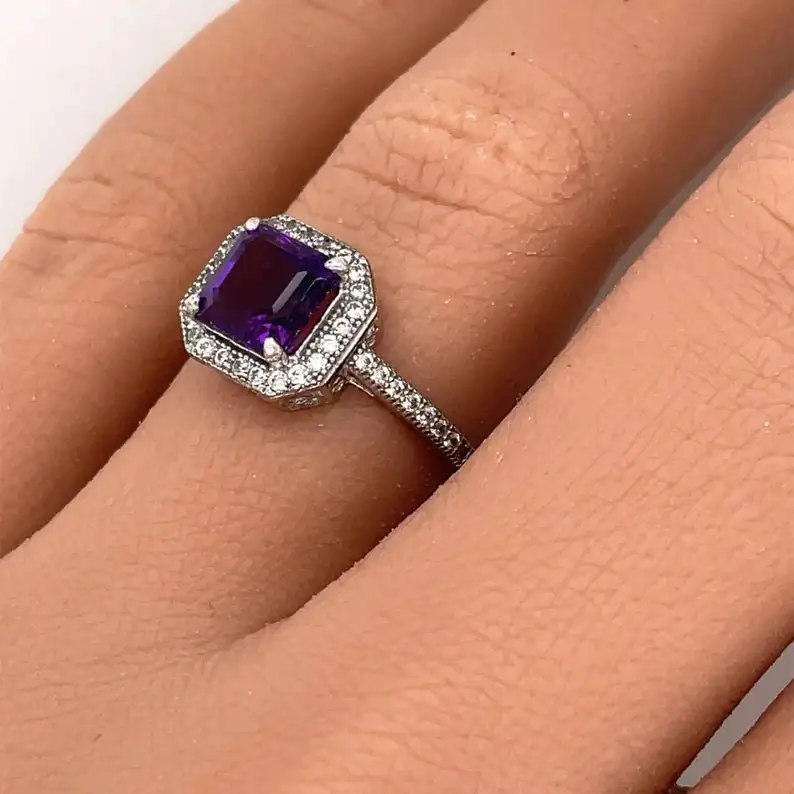 Кольцо с натуральным аметистом кольцо изумрудом и фиолетовым коктейльное в стиле арт-деко позолотой белого цвета ювелирные изделия ручной работы