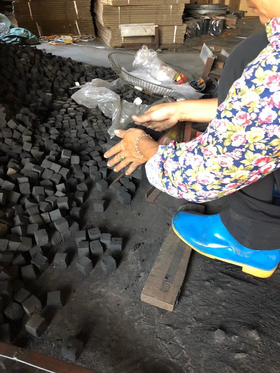 
Vietnam Finest grade Hookah 25mm Cubic briquettes shisha charcoal 