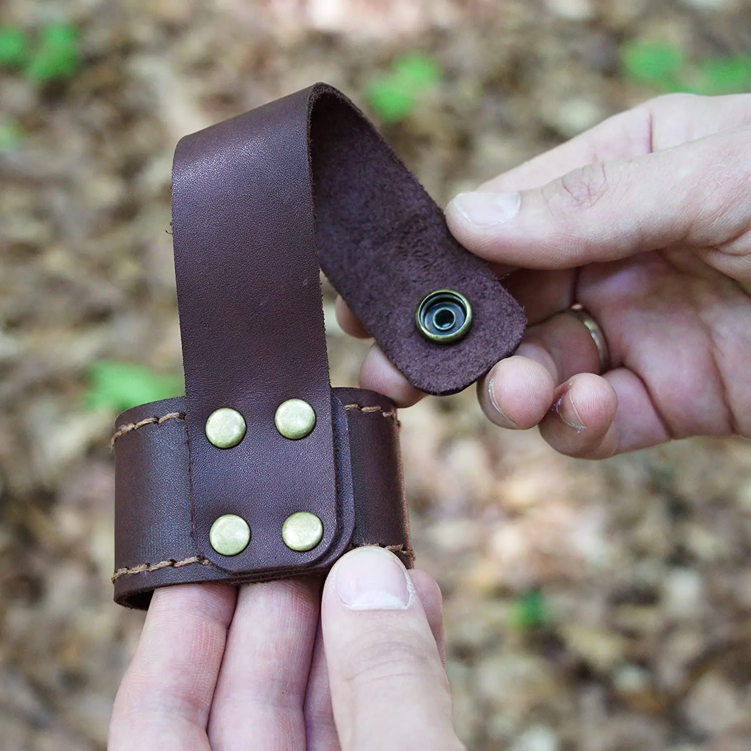 High quality wholesale handmade genuine Full grain Leather Axe head Sheath Adjustable For Outdoor Camping axe