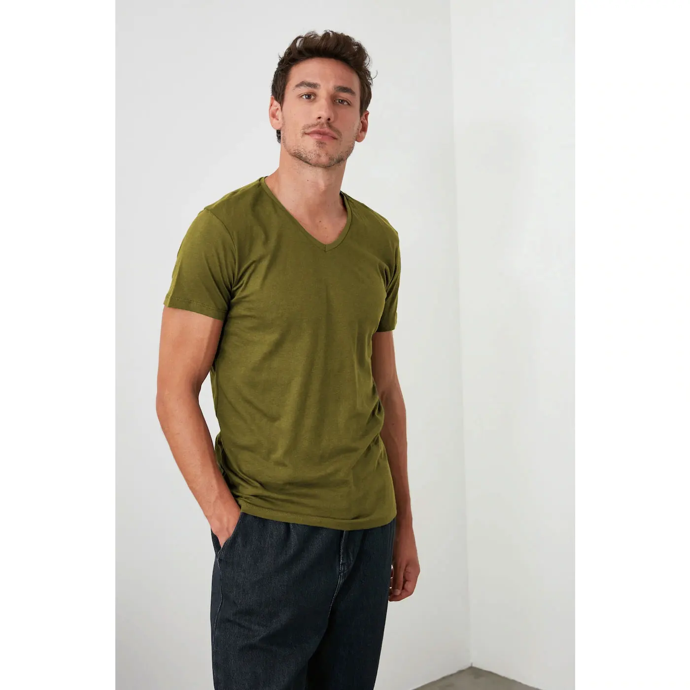 Хорошая цена новая модная стильная светло-зеленая Мужская футболка с коротким рукавом Хлопковая мужская V-образным вырезом для фитнеса