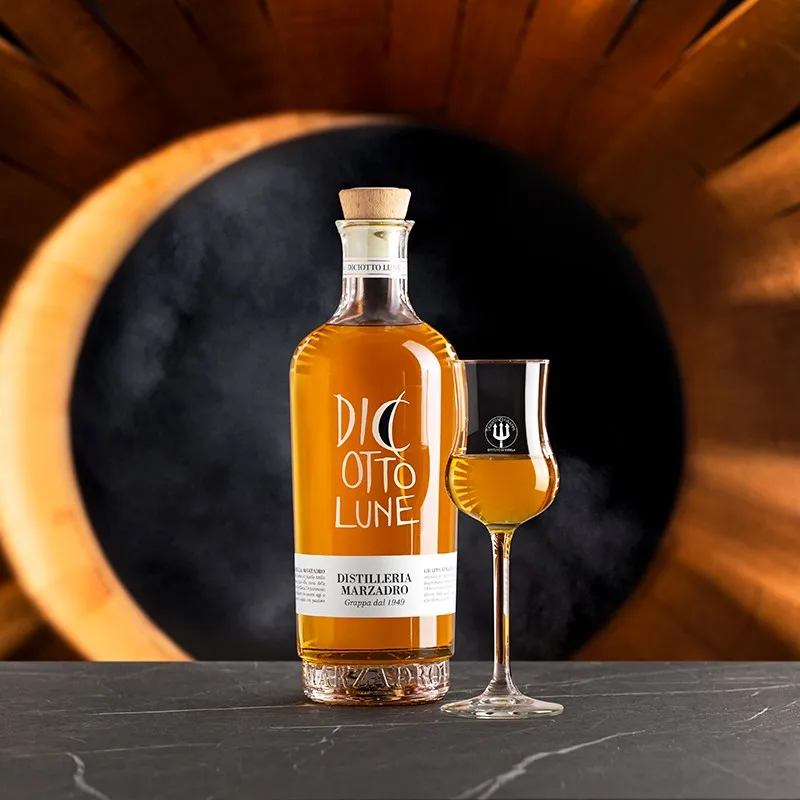 Italian high quality GRAPPA LE DICIOTTO LUNE in wood aged For Export