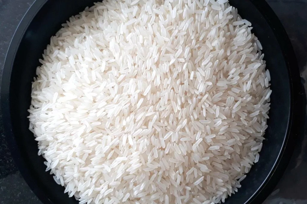 New crop Vietnam long grain white rice OM5451 5% broken manufacturer exporter with ISO Certification