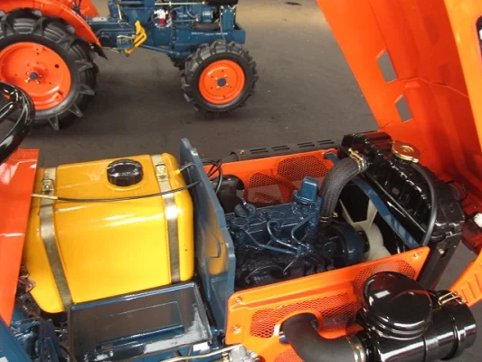 Японский трактор Kubota B7001DT 4WD