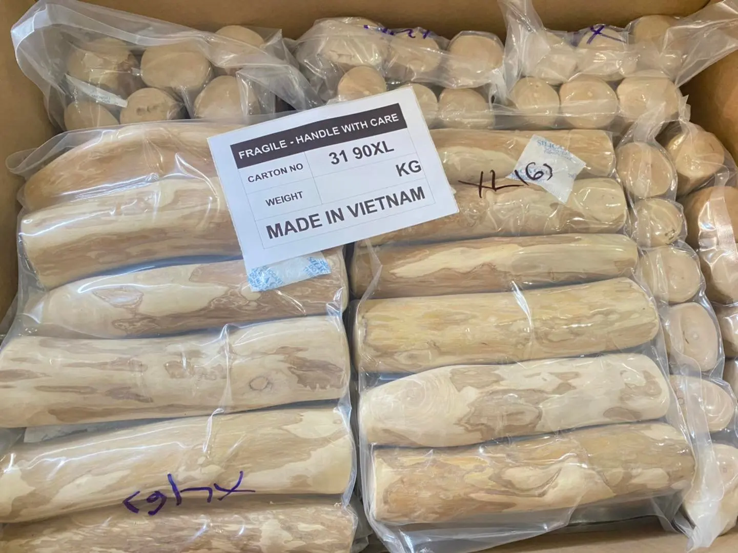 Very cheap supplier COFFEE WOOD CHEWABLE STICK DOG no artificial additives safe