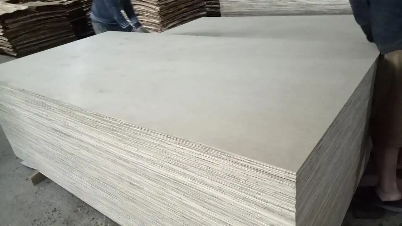 White Birch Plywood made in VIETNAM Hardwood Core