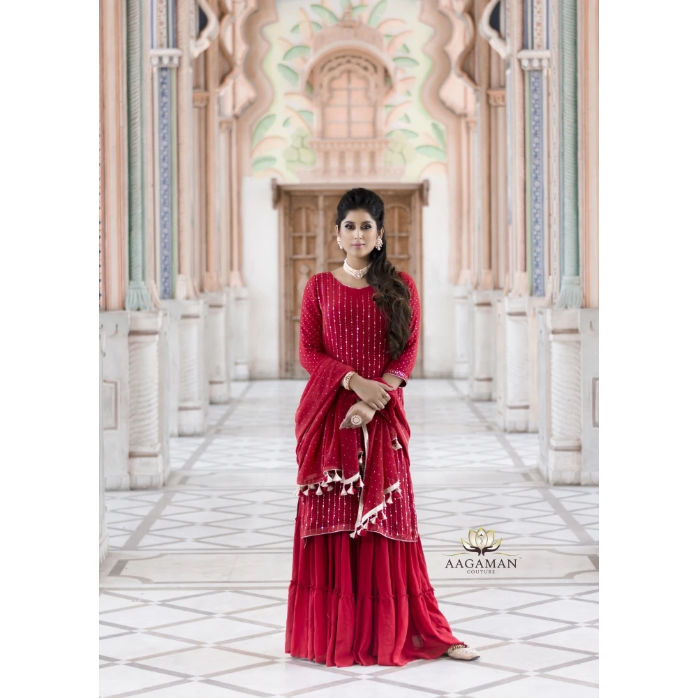 Свадебная урбанизация Mukaish Kurta и Sharara в привлекательном красном цвете
