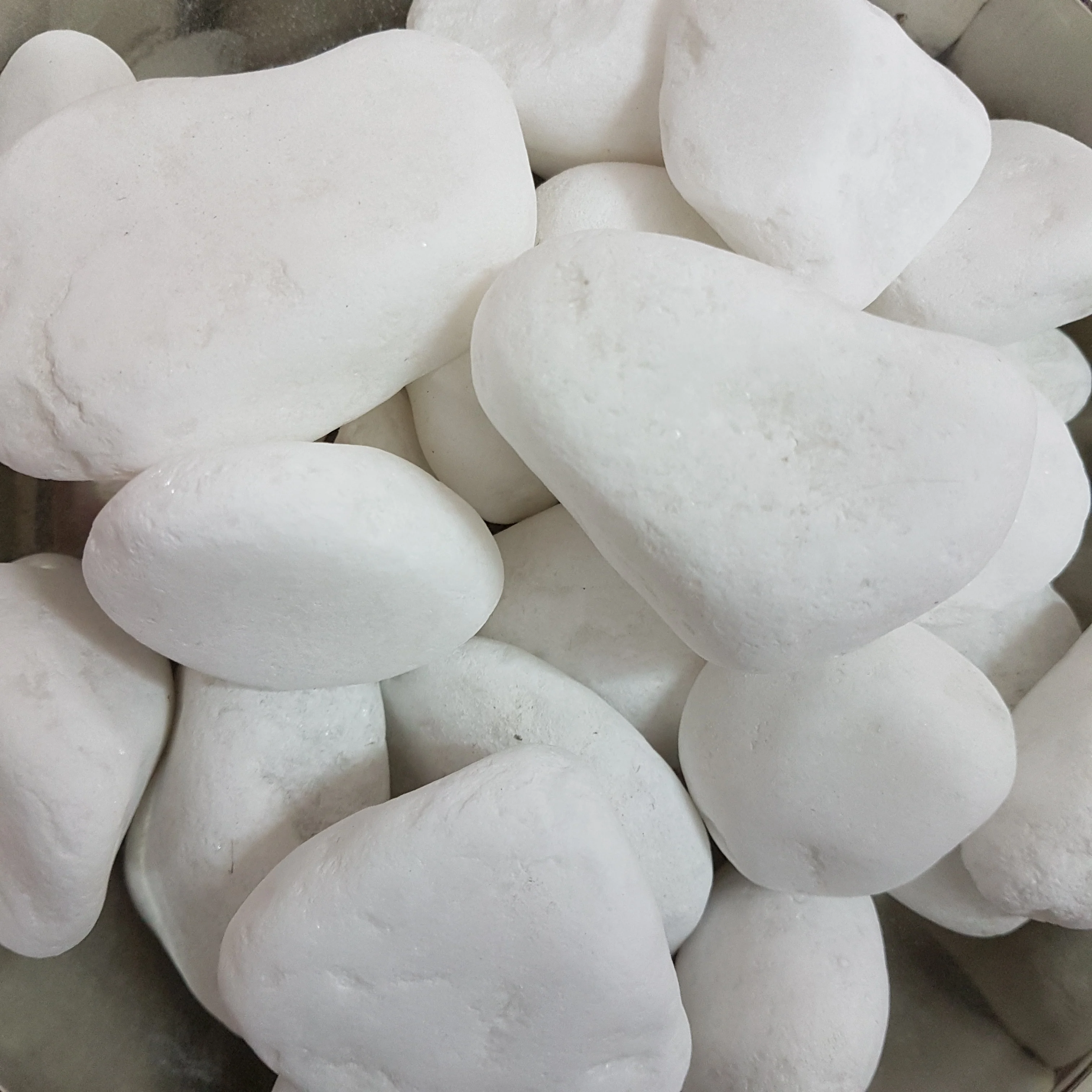 Modern Design Snow White Cobble Pebble Stones Natural Surface Gravel for Garden Aquarium and Landscaping Decorative Stone