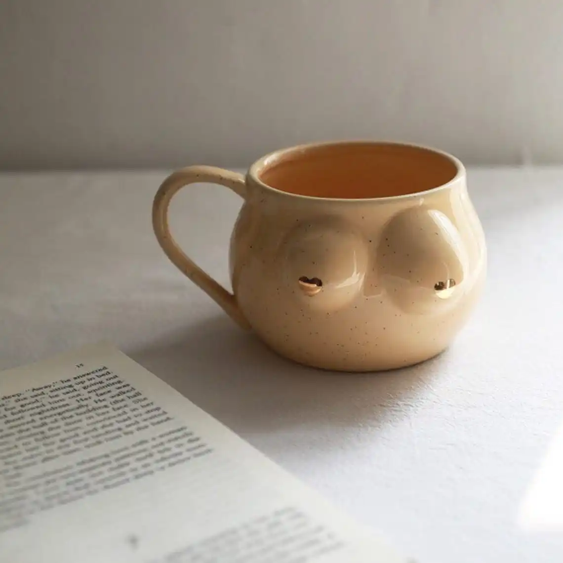 300ml Chic and Feminine Boob Coffee / Tea Mugs Ceramic Boobies Mug with Gold Heart Nipples Large Boob Mug with Handle