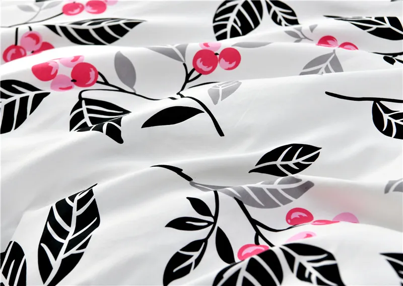 Запас ткани с рисунком вишни и листьев 100% хлопок