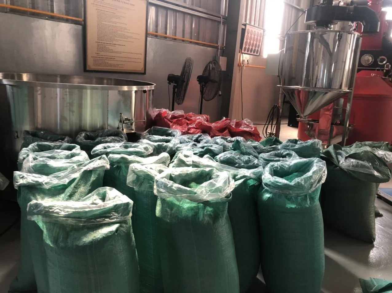 
In Zipper Bag Packaging 12 Months Shelf Life 100% Maturity Robusta Roasted Coffee Bean 500g Pure Coffee Beans ISO, HACCP a Grade 