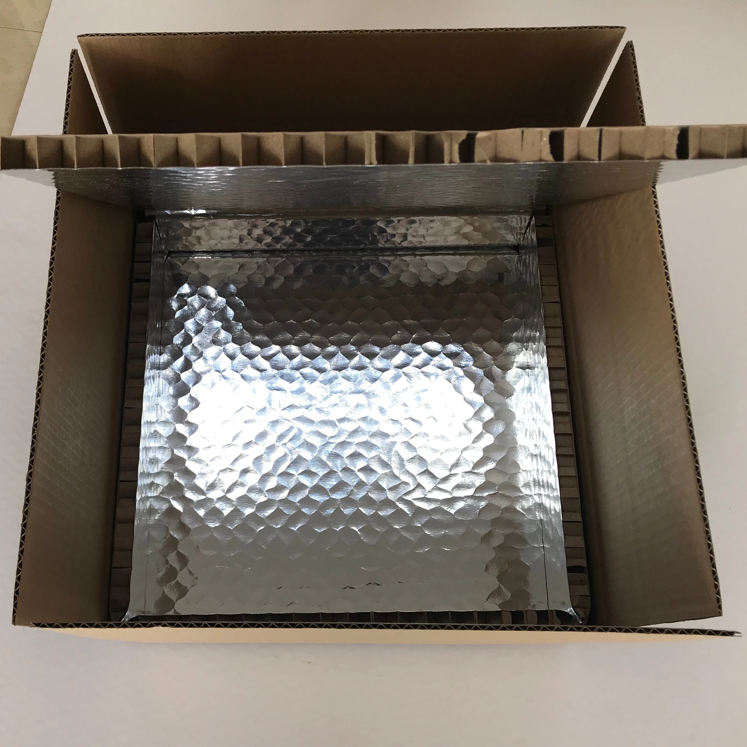 
cold chain carton box with aluminum foil for frozen seafood/meat 