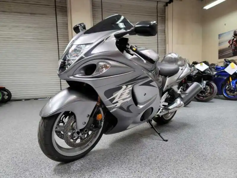 2009-suzuki-hayabusa (3).jpg