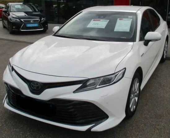 Очень использованный CAMRY TO.YO.TA 2019