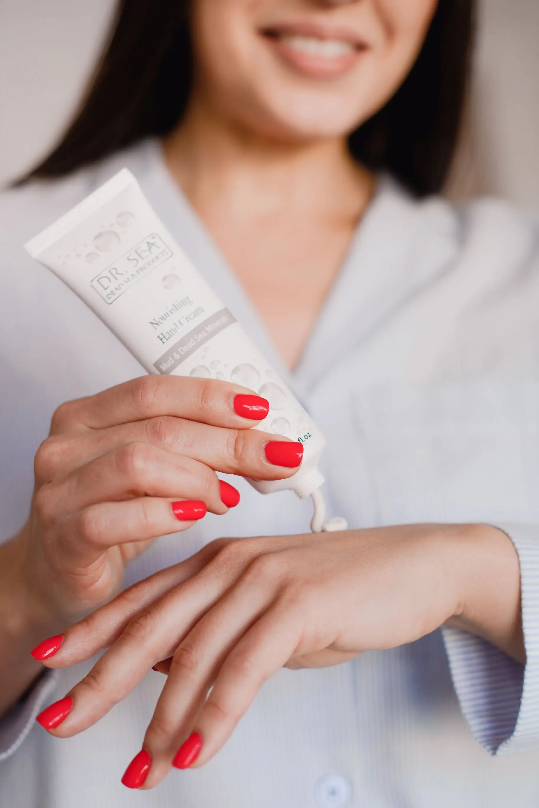 Горячая распродажа! Питательный крем для рук-грязи 100 Ml взрослых ежедневная Женская частная этикетка Быстрая доставка 3 года (обычного