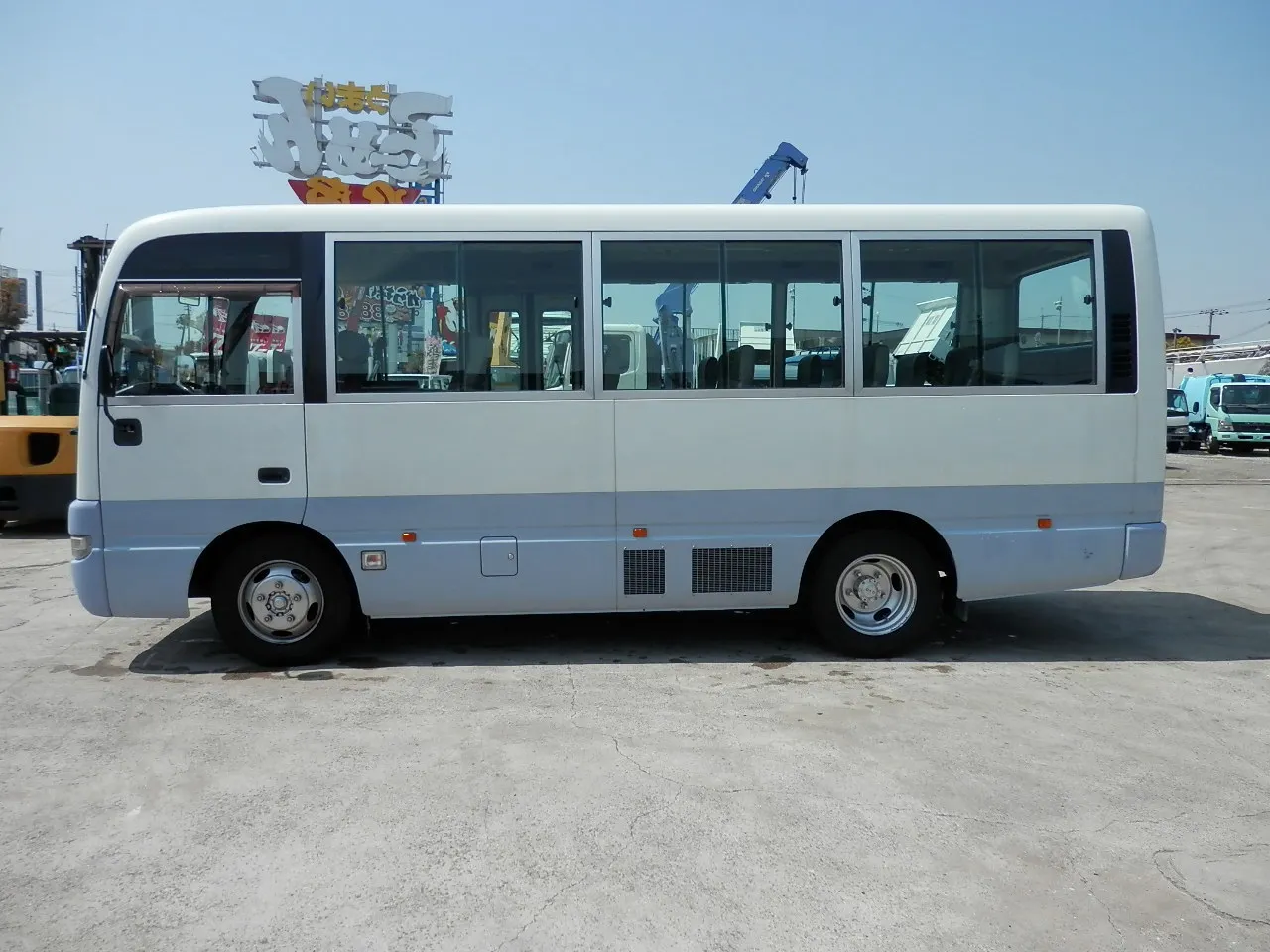 2018 Nis san Minibus