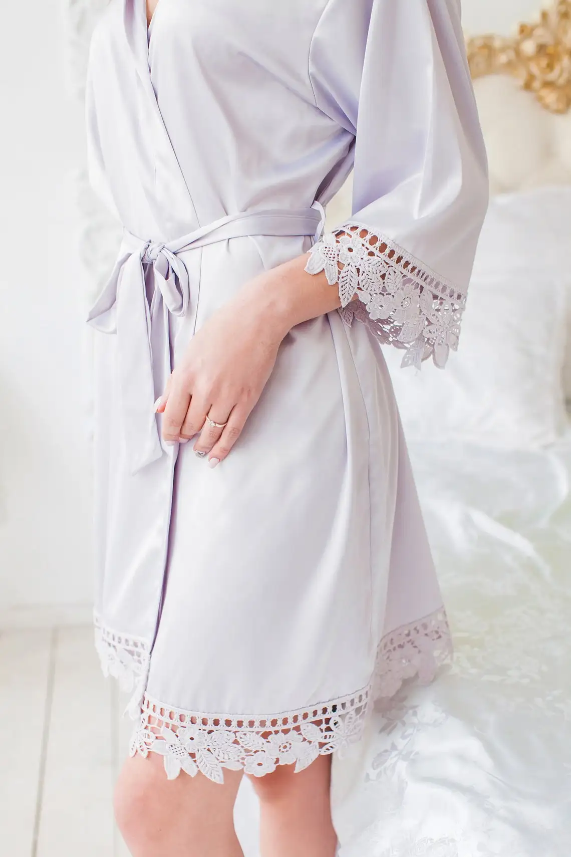 Должен попытаться кружевной халат шелк персонализированные невесты robe женские атласные свадебные туфли оптовая продажа свадебный душ для и подружки невесты; Халаты