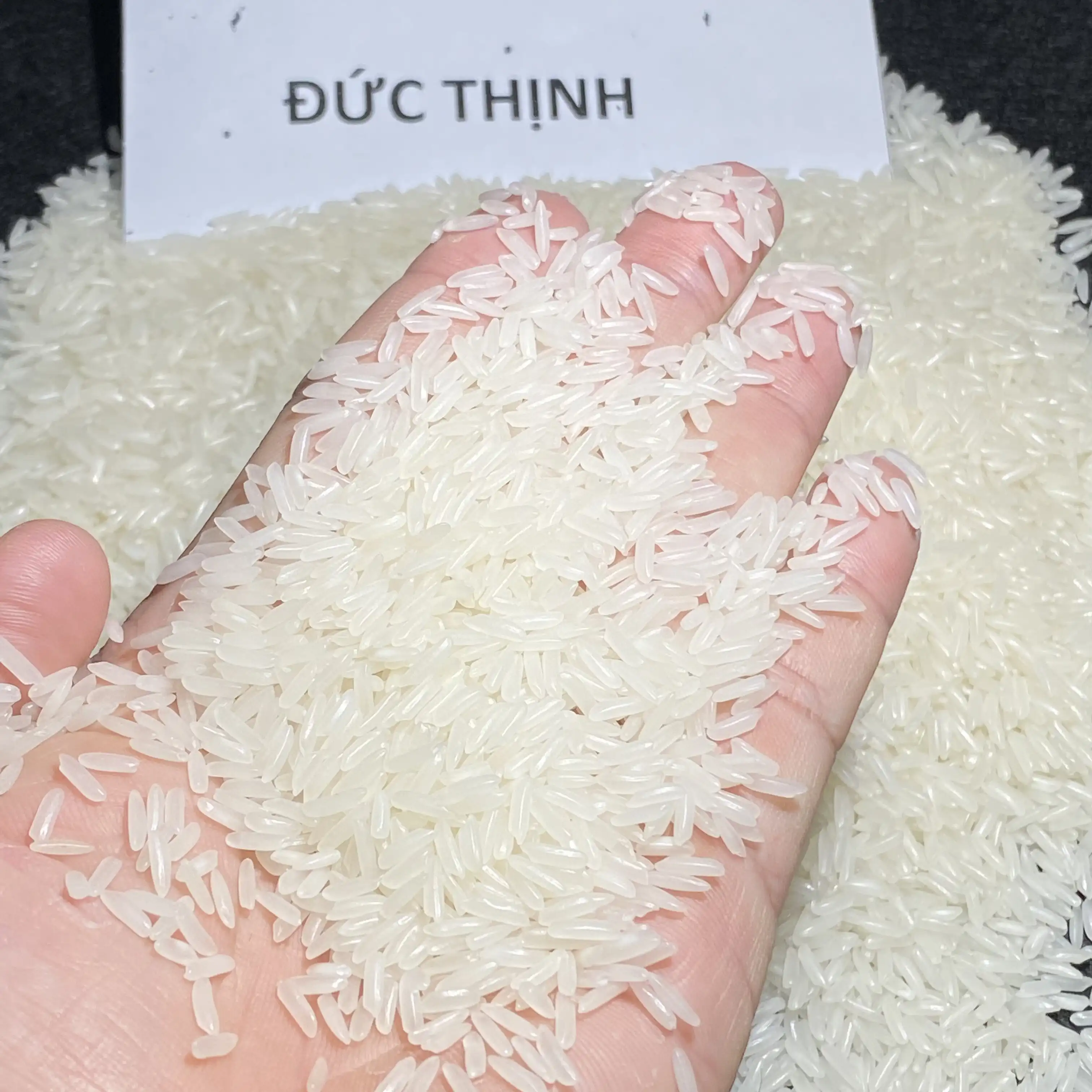 Лидер продаж ароматический рис с длинным зерном Экспортная продукция из Вьетнама