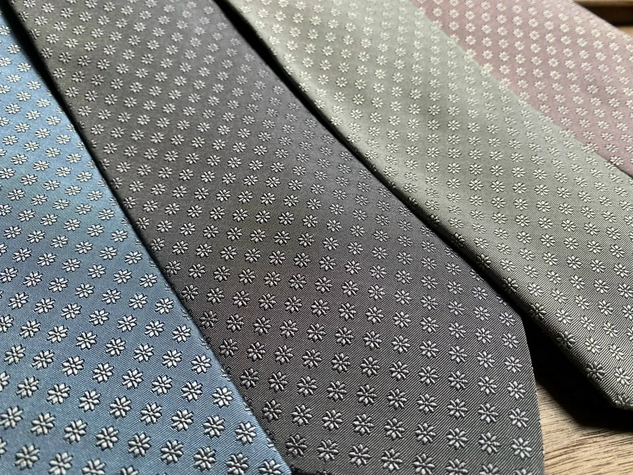 
New Arrival Popular Design Fashion Luxury Natural Silk Caravat For Men With Reasonable Price 