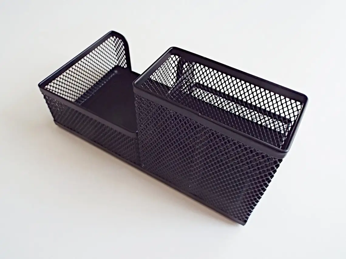 Органайзер канцелярский из черного металла с 3-секционный дизайн идеально подходит для стильного настольного аксессуара и эффективного хранения ручек