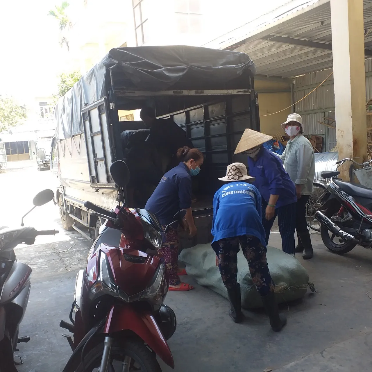 
Open Webbing Rattan Cane Roll Rattan Natural Cane Roll Webbing for Furniture Best Decor Room and Wall 