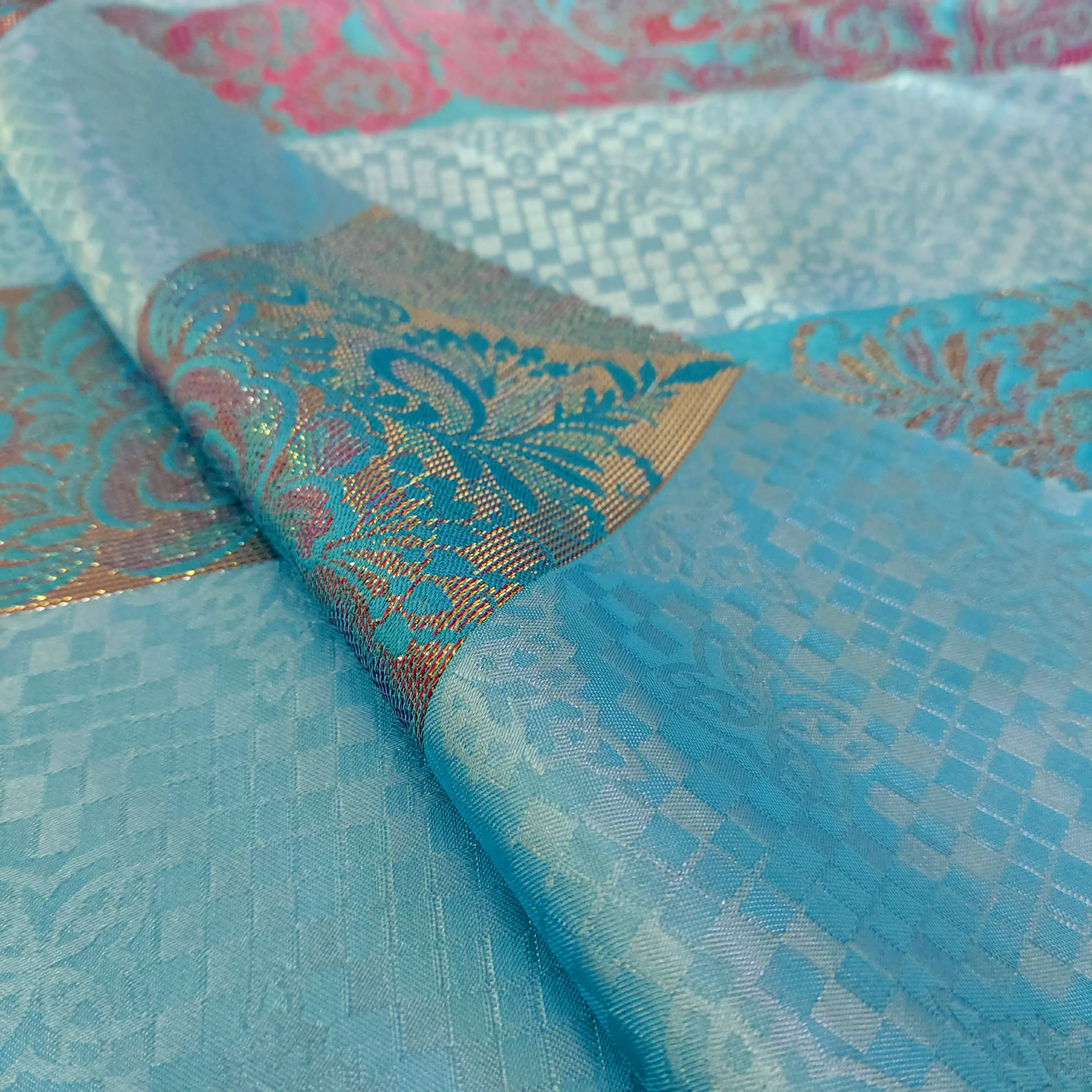 Wholesale Price Jacquard Satin Fabric With Metallic Batik Floral Motifs For Women Long Dress Balochi Kaftan Longyi Balochi K187B