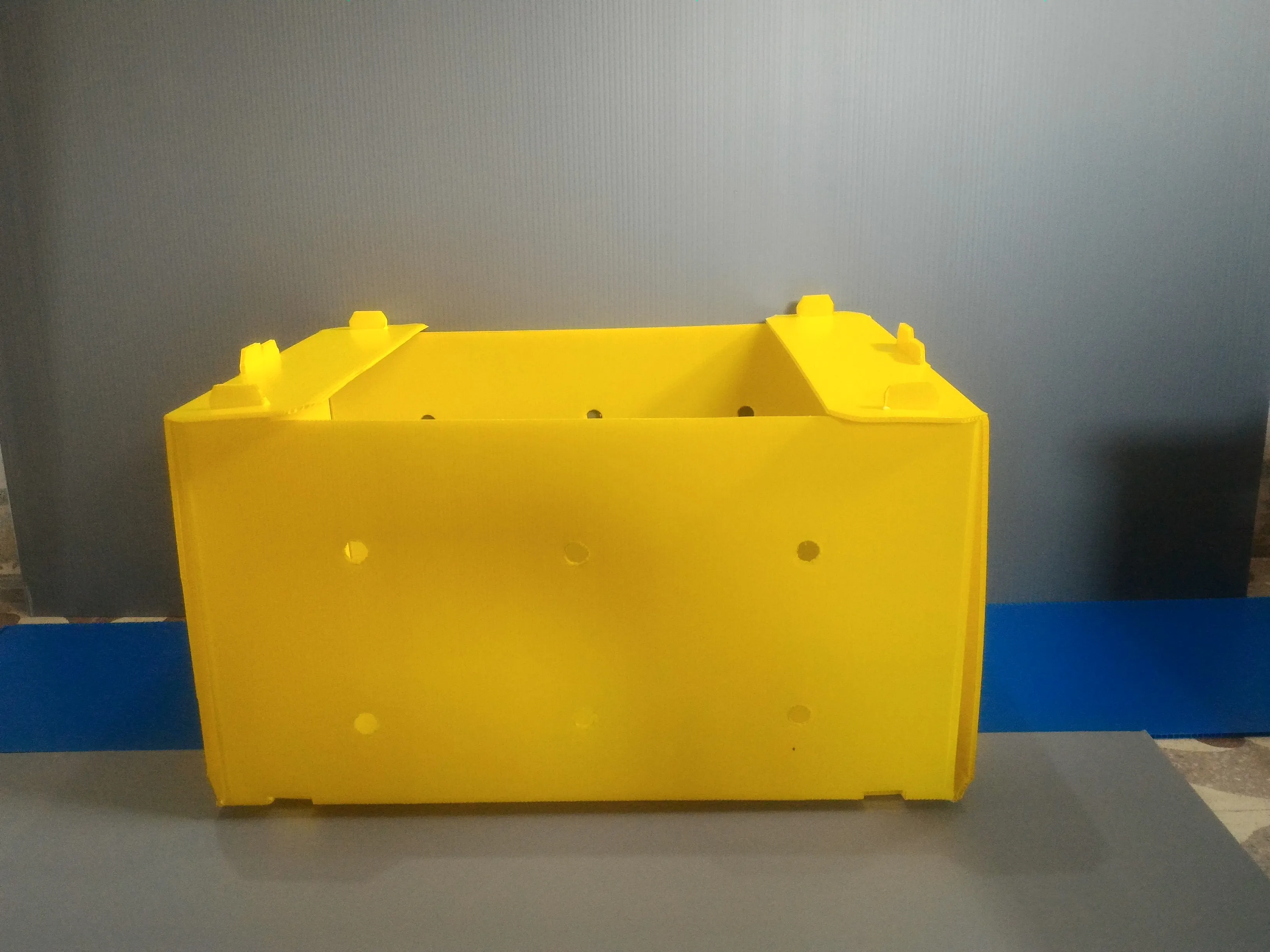 New advanced  2023 plastic corflute boxes  fruits and cosmetic  stackable heavy duty pp core boxes for food grade applications