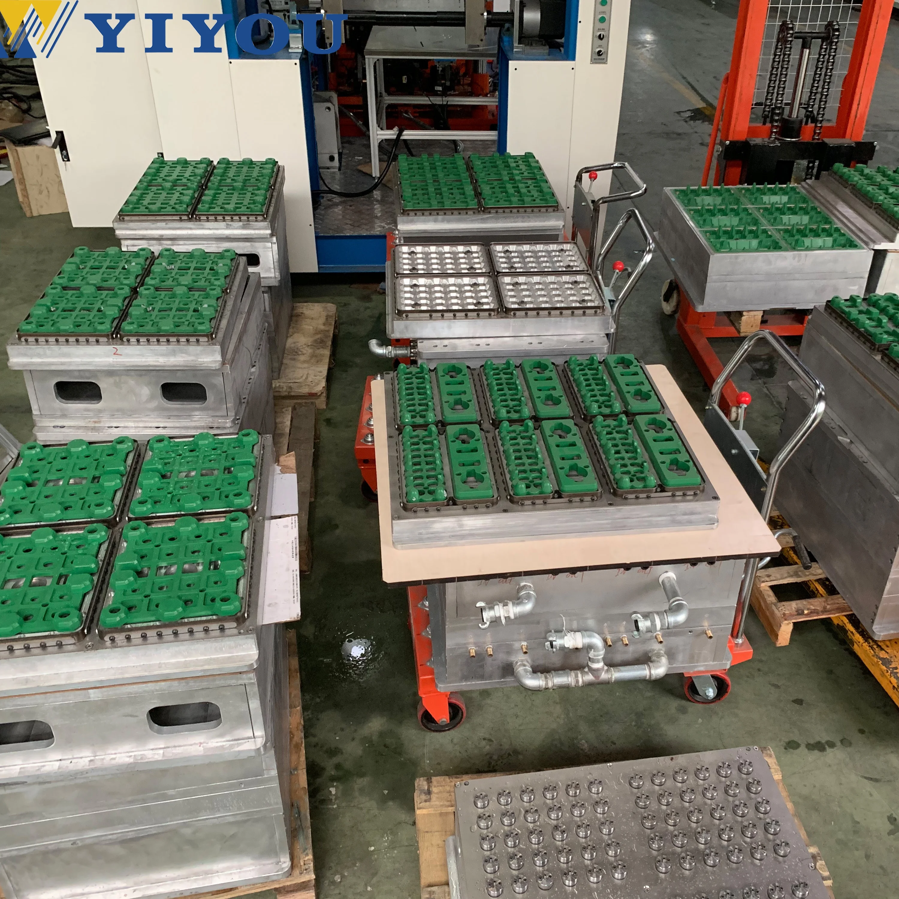 Positive and negative plastic thermo forming machine for plastic plates