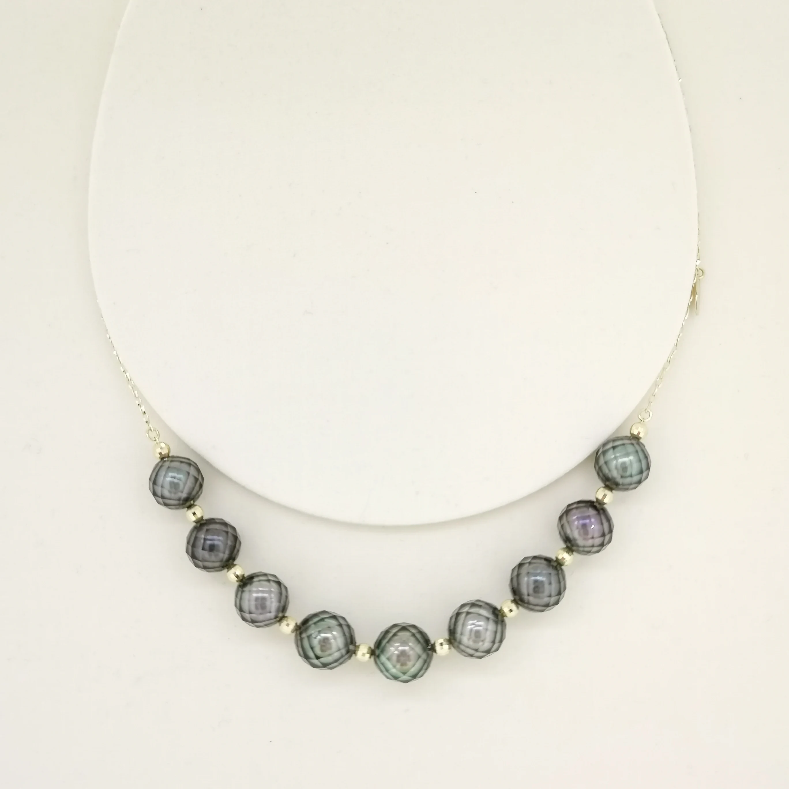 
18K gold chain with Black tahitian cut pearl necklace 