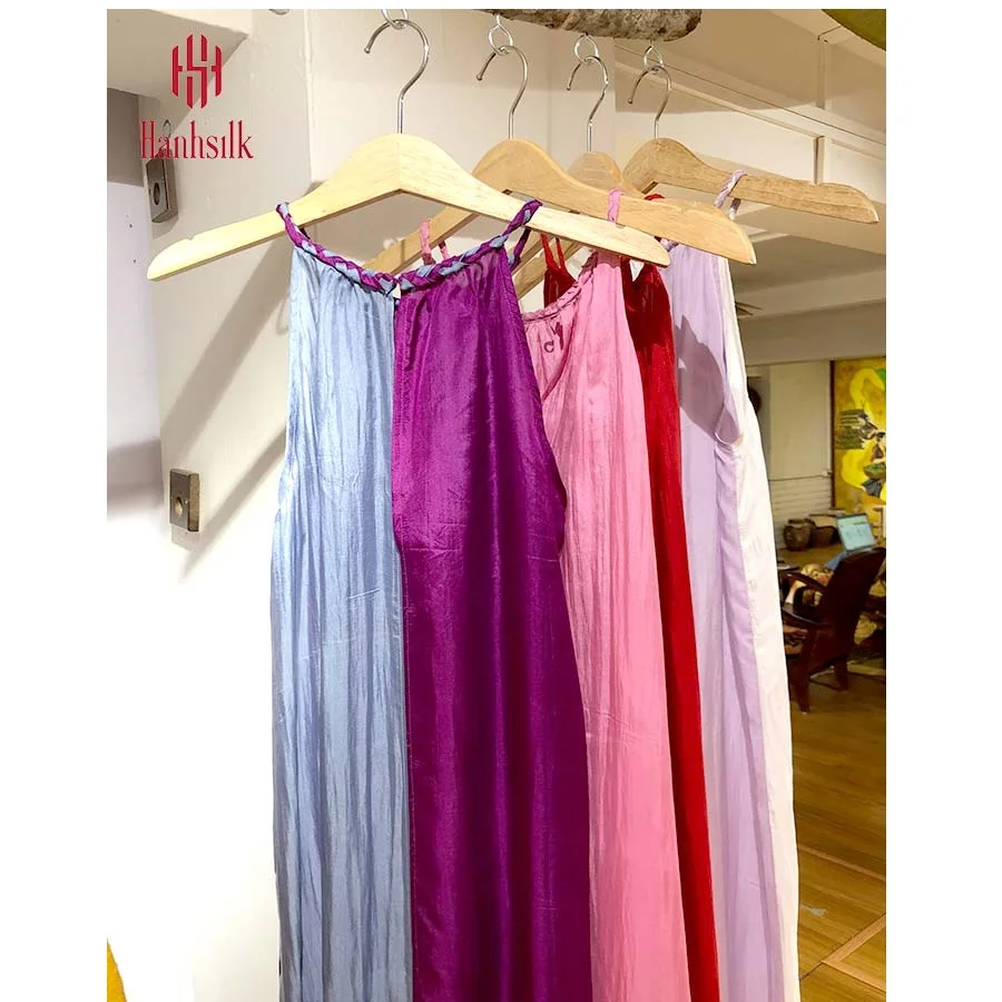 
Loose Silhouette Natural Waistline Camisole and Dress Silk Dress From Vietnam 