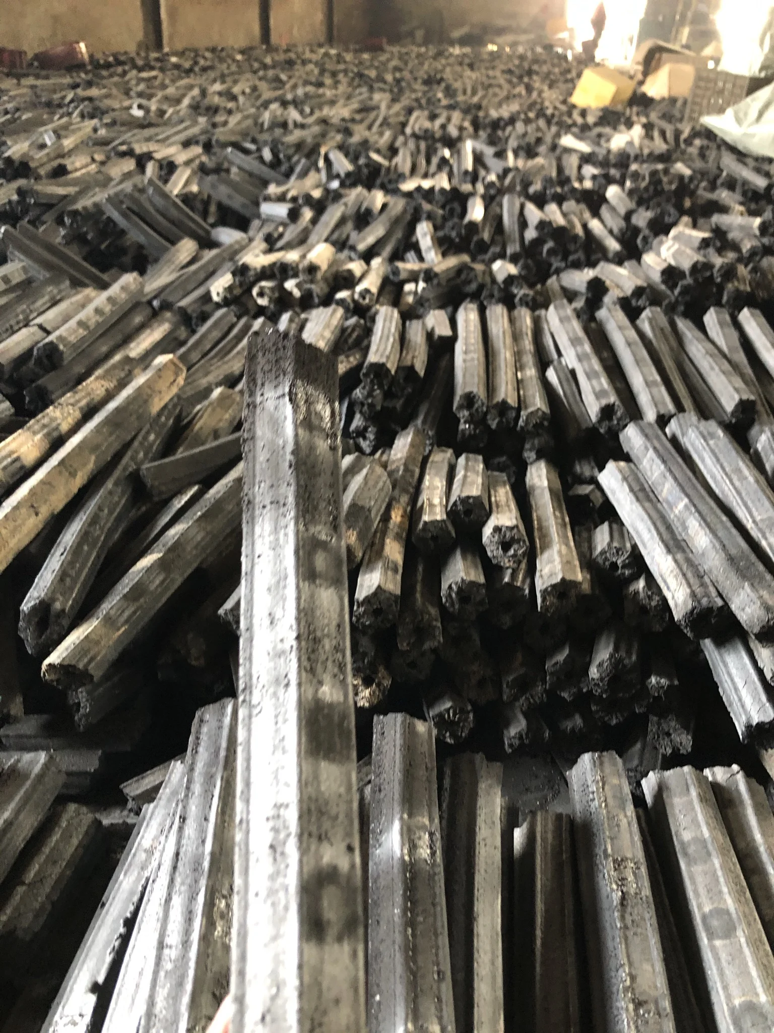 Вьетнамские брикеты высшего качества для длительного горения, для барбекю, опилок