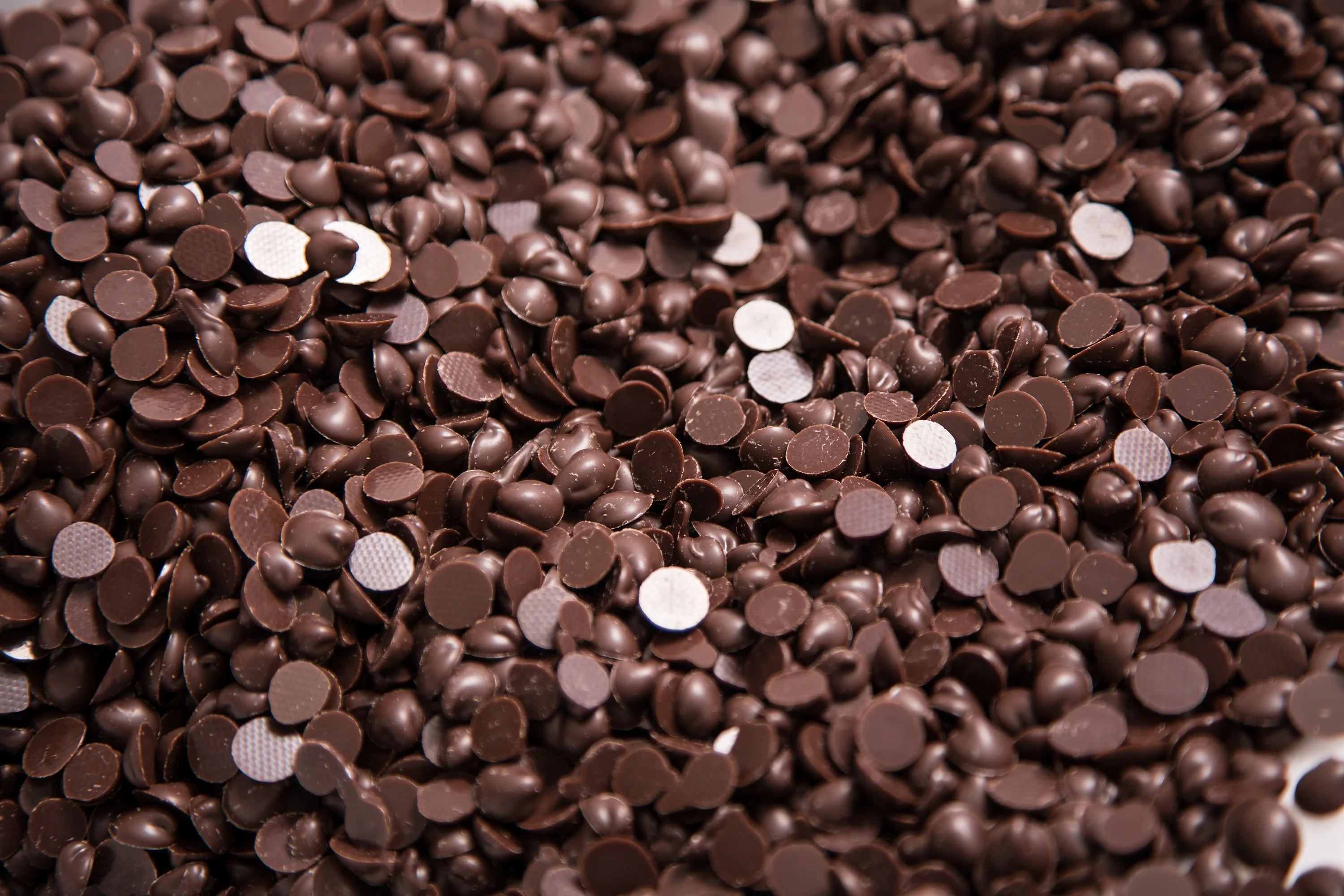 
Manufacturer Chocolate Topping Decoration Flavour Chocolate Chips With Round Shape From Malaysia 